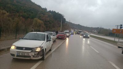 Bursa’da yağış kaza getirdi… Sekiz araç birbirine girdi!