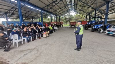 Bursa’da çiftçilere ‘Trafikte görünür ol’ eğitimi