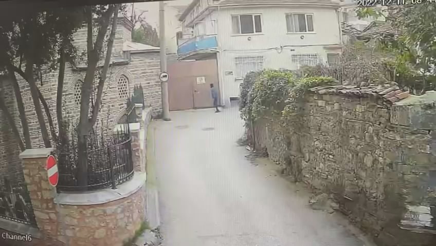 Bursa’da caminin kurşun levhalarını çaldı