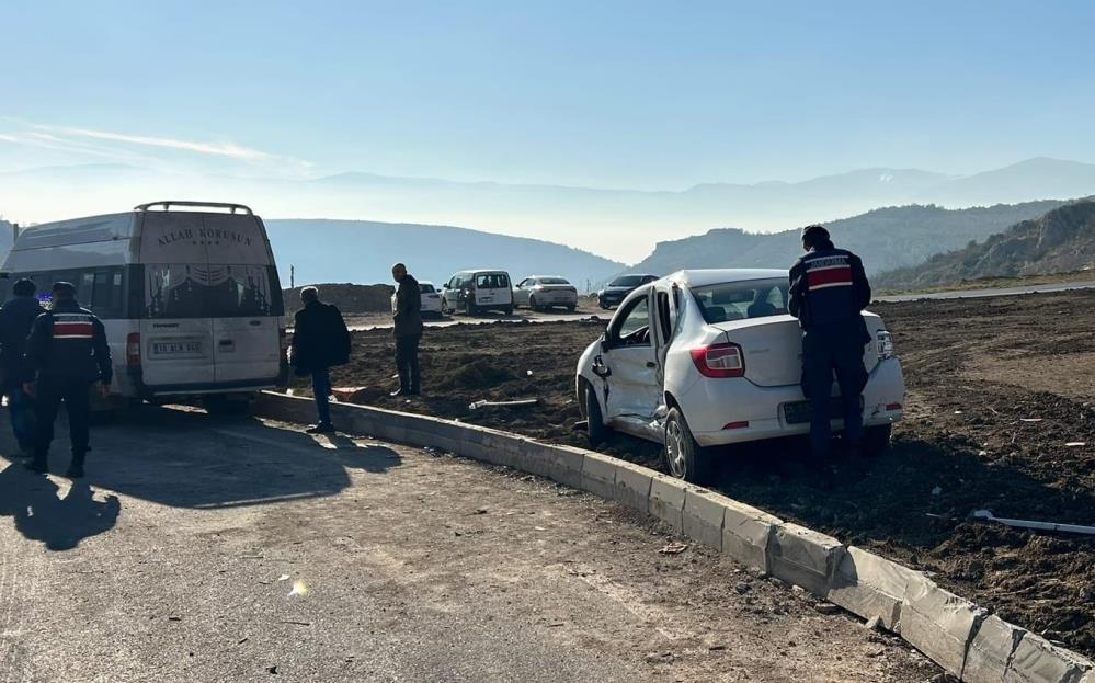 Bursa’da servis minibüsü kaza yaptı