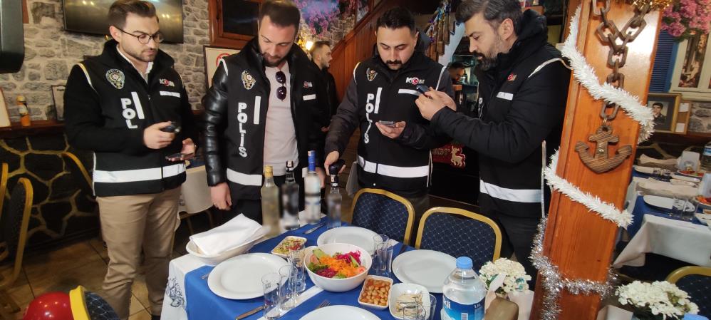 Bursa’da yılbaşı akşamı kaçak içki denetimi Bursa’da yılbaşı akşamı kaçak içki denetimi
