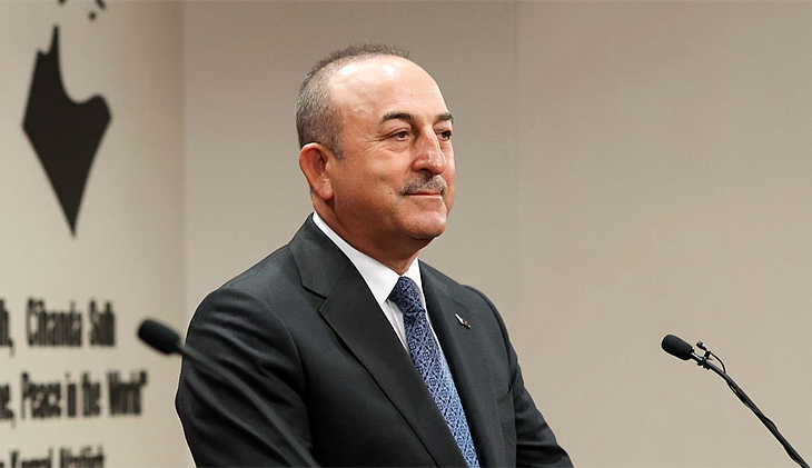 Bakan Çavuşoğlu, mağdur Türk öğrenci ile görüştü