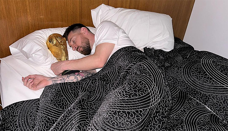 Lionel Messi Dünya Kupası’yla uyudu
