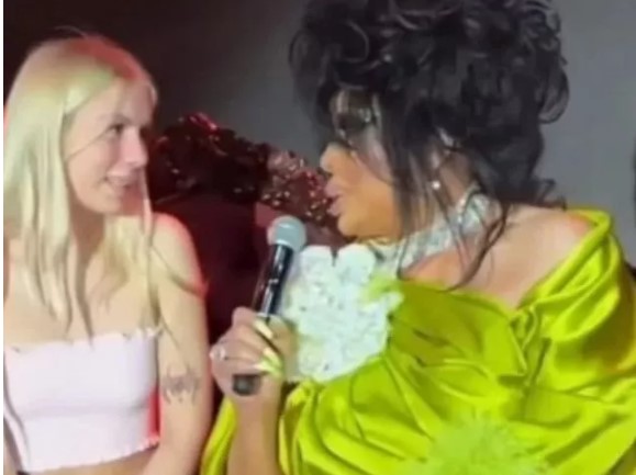 Bülent Ersoy’un sahnesinde şarkı söyleyemedi