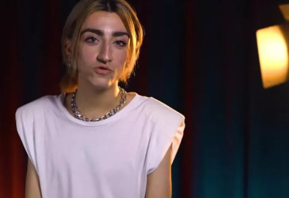 Cinsiyet değiştiren Mika Can “Photoshop’a ihtiyacım yok” diyerek göğüslerini sergileyince…