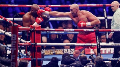 Tyson Fury, WBC ağır sıklet kemerini korudu