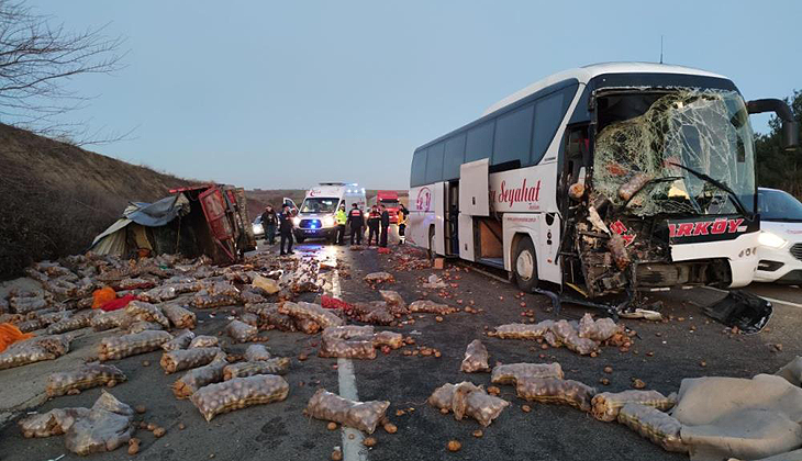 Kamyon ile otobüs çarpıştı: 1 ölü, 3 yaralı