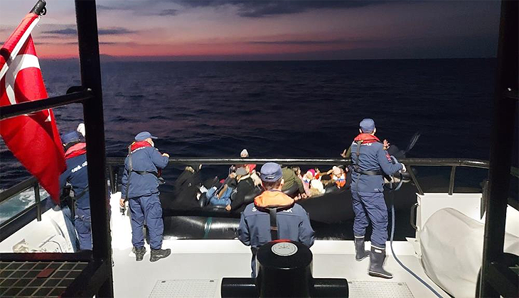 Yunanistan’ın ölüme ittiği 61 düzensiz göçmen kurtarıldı