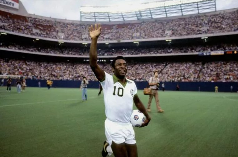 Pele’nin vasiyeti gerçek oluyor: ‘Dikey’ gömülecek