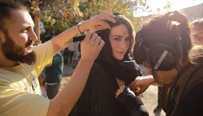 Belçim Bilgin ‘Fate’ karakteriyle ‘Roza’ filminin setinde