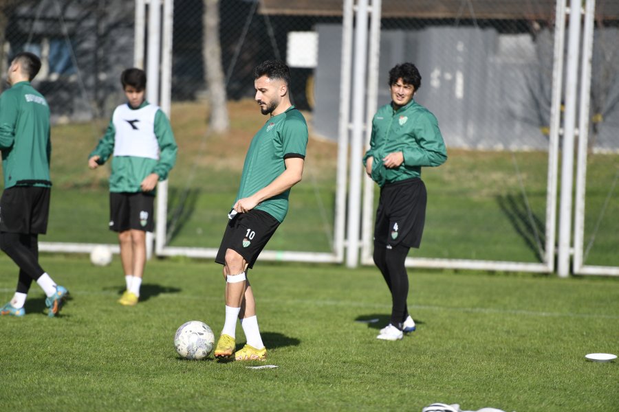 Bursaspor kampa girdi