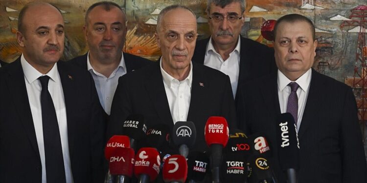 Türk-İş asgari ücret toplantısına katılmadı