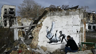 Banksy’den Ukraynalılara yardım için 50 serigrafi baskı