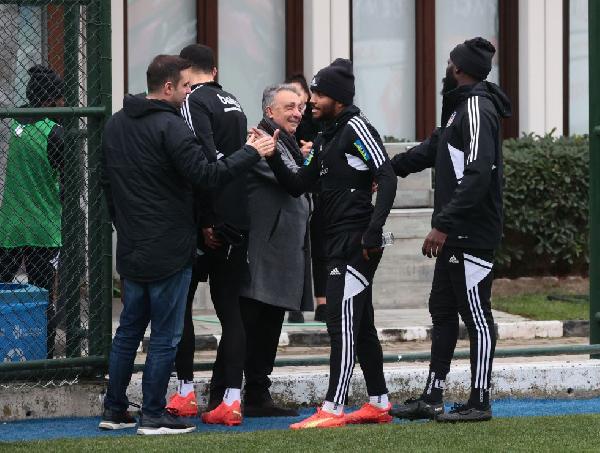 Beşiktaş’ta idmanı başkan Çebi de izledi