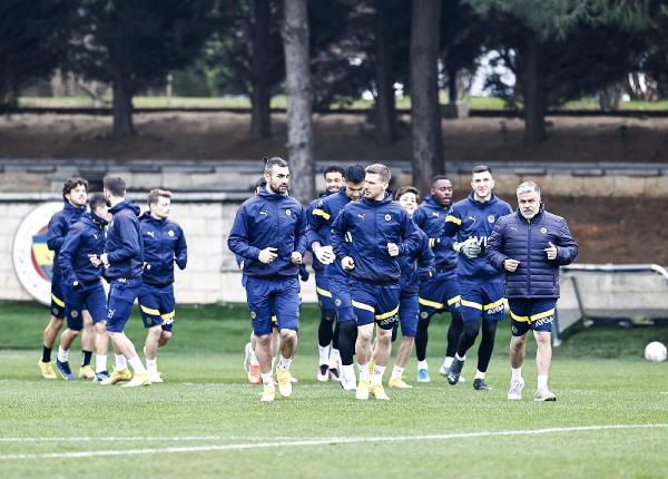 Fenerbahçe’de derbi hazırlıkları sürüyor