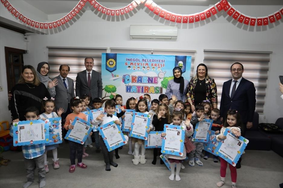 İnegöl’de minikler ilk karnelerini aldı