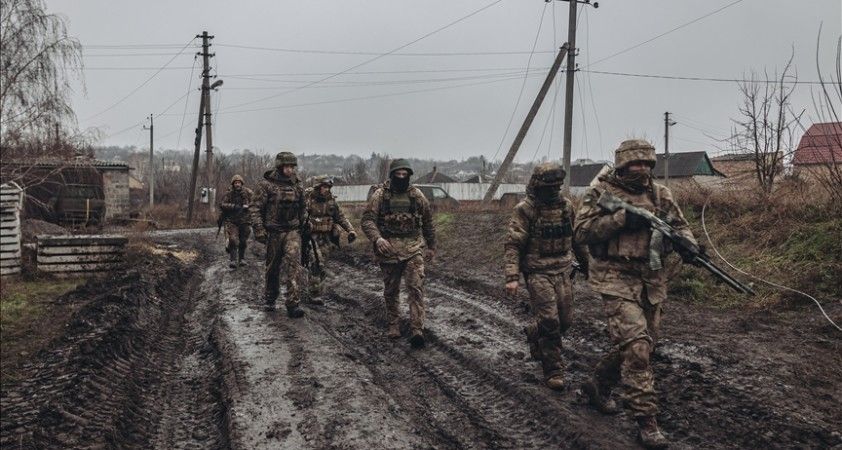 Ukraynalılar, Belarus sınırında orduyla hendek kazdı
