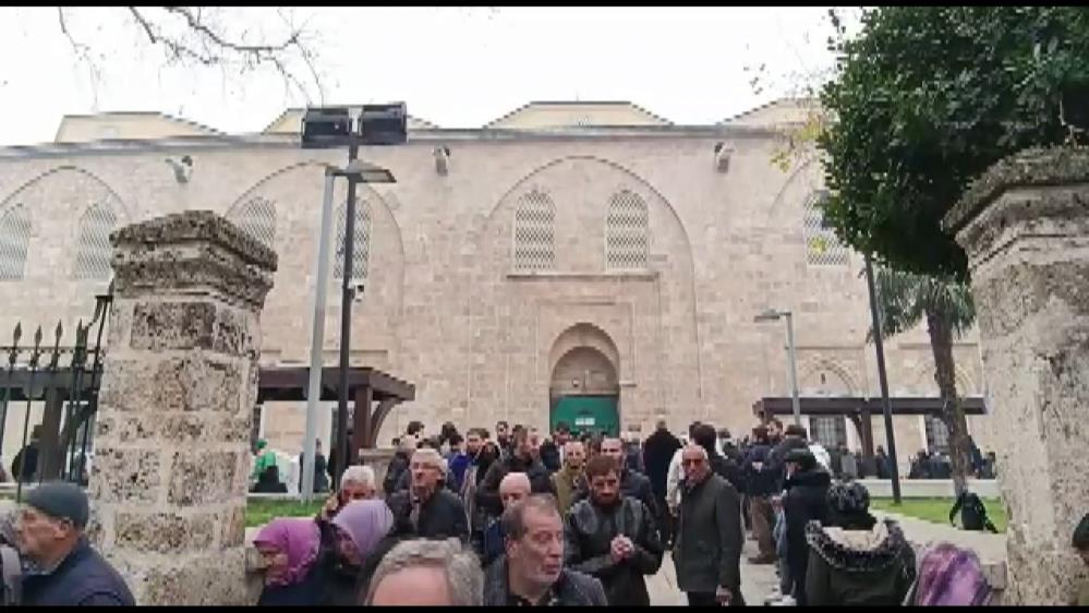 Bursalılar yağmur için ellerini semaya açtı