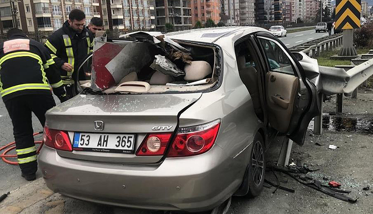 Feci kaza: Bariyer aracın ön camından girip arka camdan çıktı