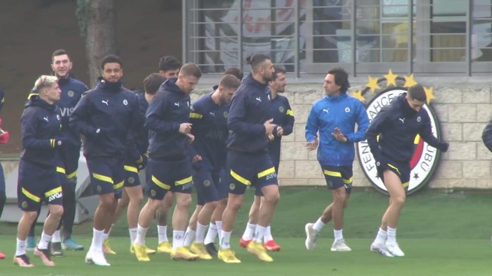 Fenerbahçe’nin yeni transferi ilk antrenmanına çıktı