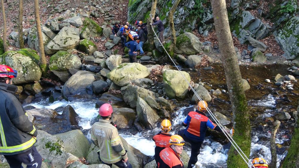 Bursa’da kurtarma operasyonu… Odun toplarken ayağını kırdı!