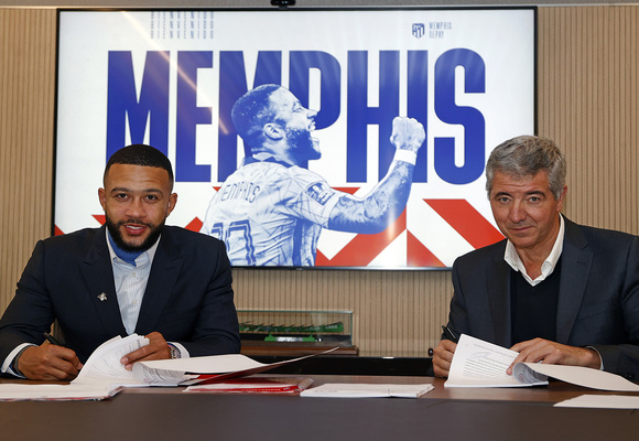 Memphis Depay imzayı attı!
