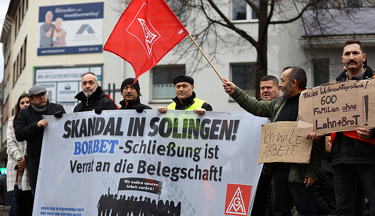Almanya’da işten çıkarılan Türk işçilerden eylem