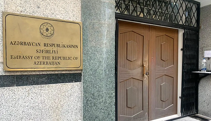 Azerbaycan’ın Tahran Büyükelçiliği personeli Bakü’de