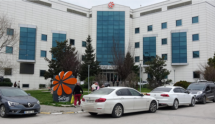 Doktoru meslektaşları dövdü