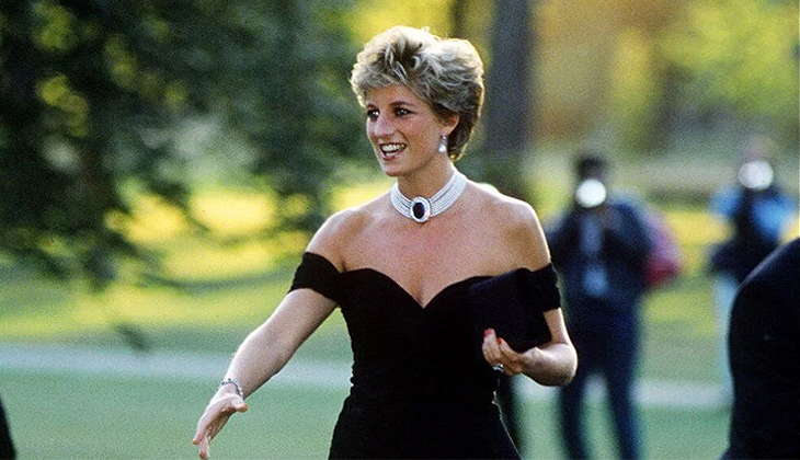 Prenses Diana’nın elbisesi 11,4 milyon liraya satıldı