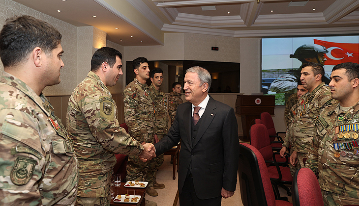 Bakan Akar gazilerle bir araya geldi