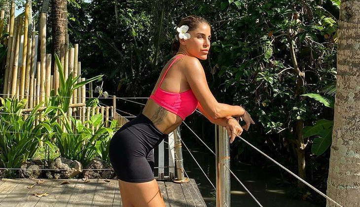 Irmak Ünal’dan bikinili omlet dansı