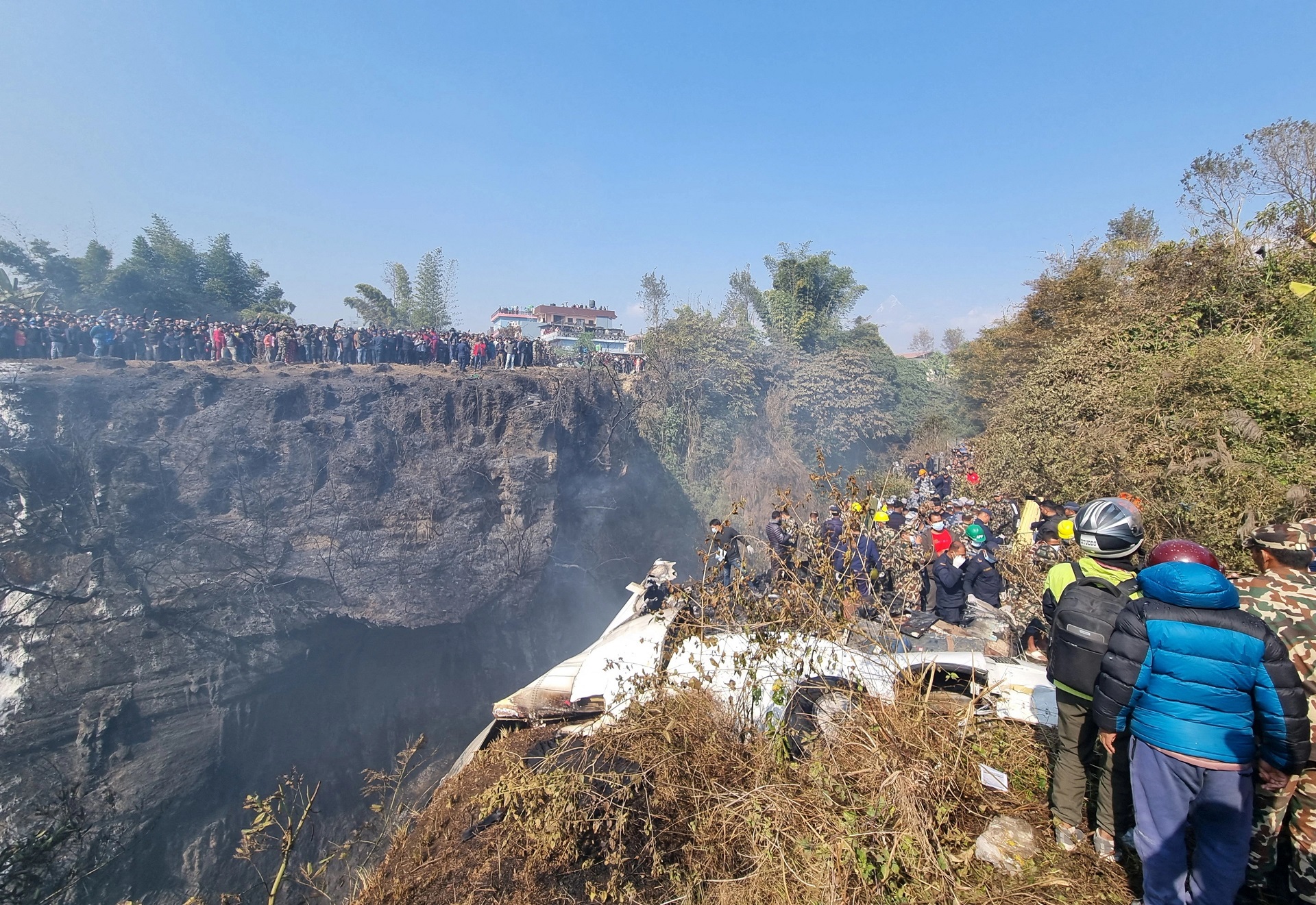Hintli yolcu, Nepal’deki uçağın düşme anını anbean kayıt altına almış