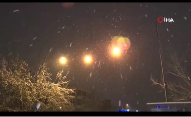 Ankara’da kar yağışı etkili oldu Ankara’da kar yağışı etkili oldu