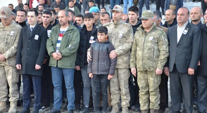 Komutanın elleriyle gözyaşlarını temizlediği şehit çocuğu konuştu