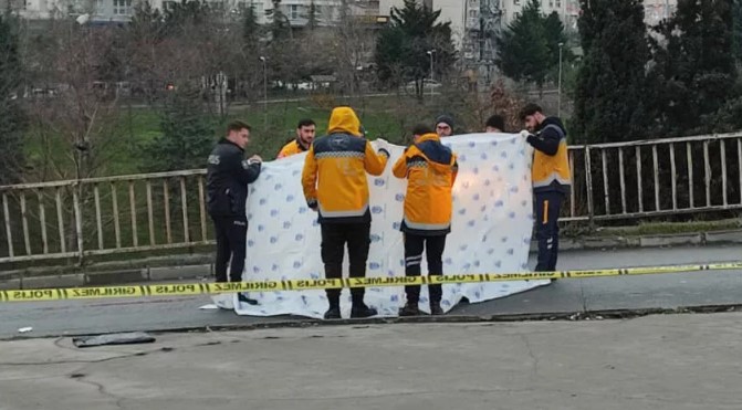 Çevredekiler haber verdi! Yolun karşısına geçmek istedi canından oldu… Çevredekiler haber verdi! Yolun karşısına geçmek istedi canından oldu…