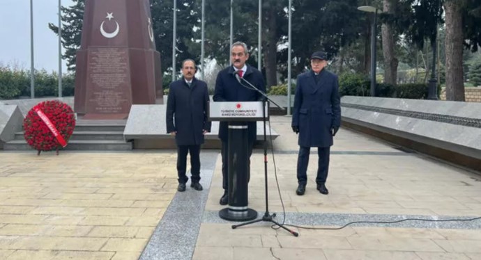 Bakan Özer, Azerbaycan’da Türk Şehitliği’ni ziyaret etti