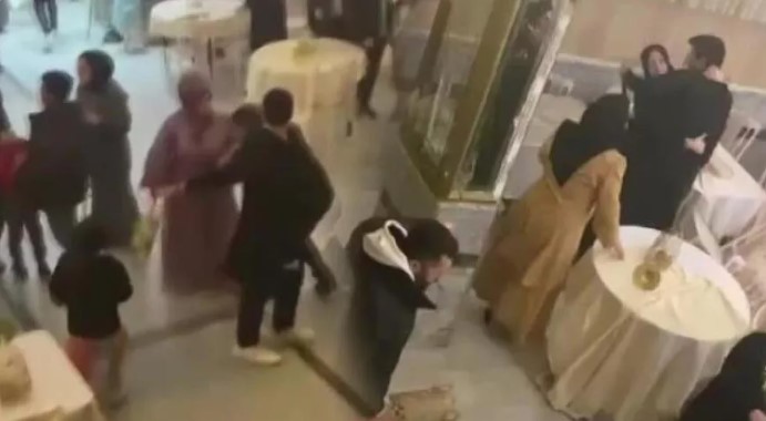 Düğün salonunda taraflar birbirine girdi!