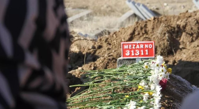 Annesi kabul etmemişti! Kimsesizler mezarlığına gömülen engelli kıza sahip çıktılar
