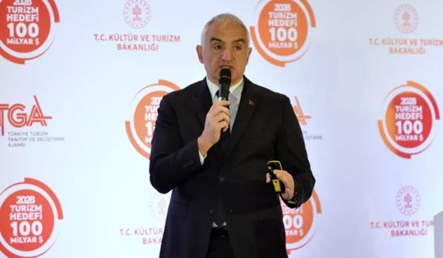 Bakan Ersoy: Türkiye bu sene turizm gelirinde Cumhuriyet tarihi rekorunu kırdı