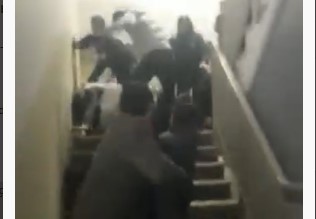 Adliyede duruşma öncesi iki aile arasında kavga çıktı