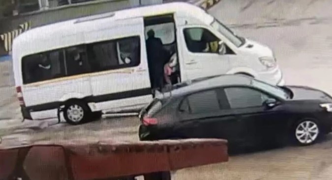 Okul servis şoförü üç ilkokul öğrencisine tokat attı