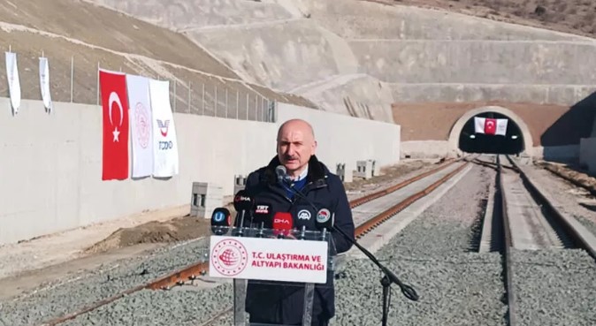Bakan Karaismailoğlu: Ankara-Sivas hattı aydınlık geleceğin en önemli nişanelerinden