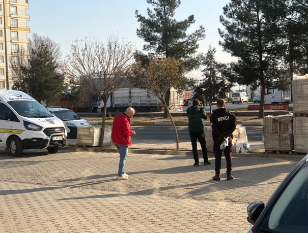 Yol kenarına bırakılan çalıntı su dinamosu polisi hareke geçirdi