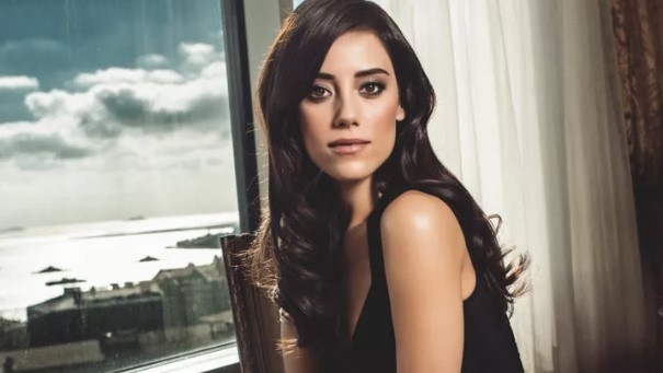 Cansu Dere’nin evinde yangın çıktı