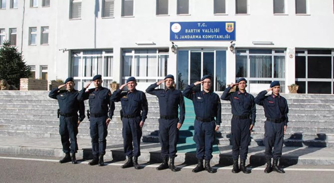 İkizler, aynı birlikte askerlik yapıyor