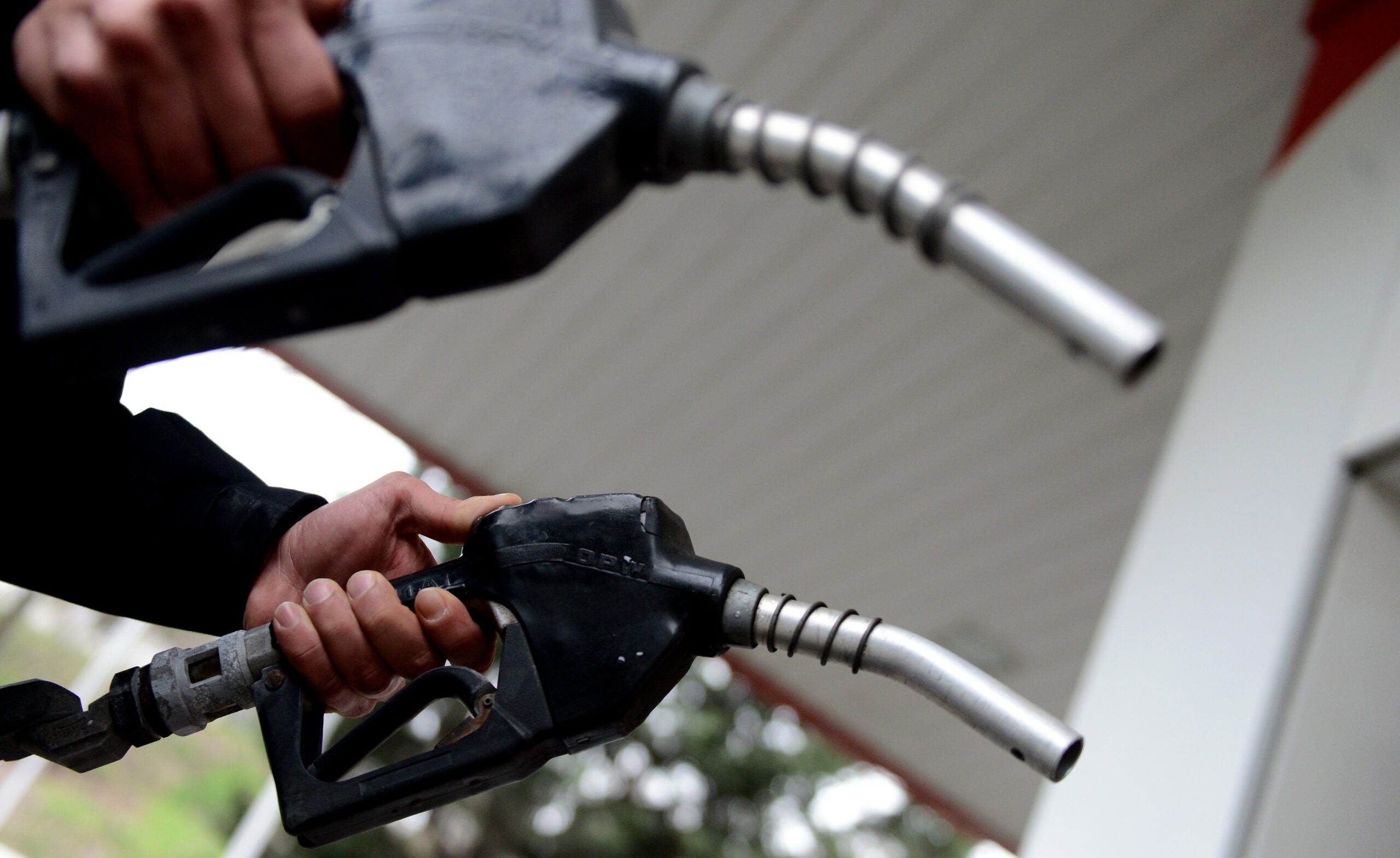Brent petrol yüzde 8 düştü, benzin ve motorine indirim göründü