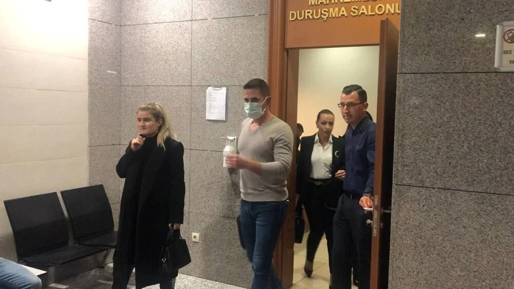 Emre Aşık ve Yağmur Sarnıç mahkemede karşı karşıya geldi