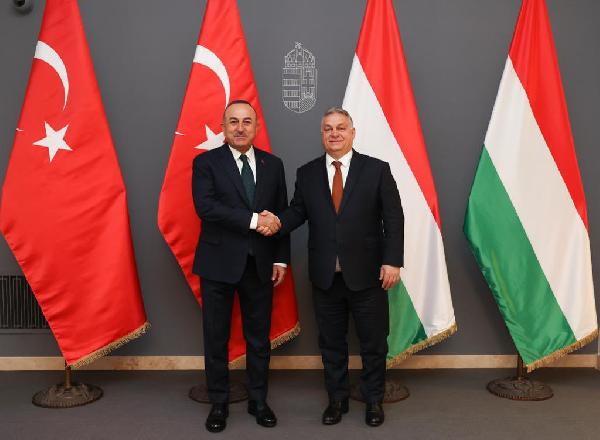 Bakan Çavuşoğlu, Orban ile görüştü Bakan Çavuşoğlu, Orban ile görüştü