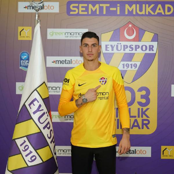 Eyüpspor, Berke Özer’i renklerine bağladı Eyüpspor, Berke Özer’i renklerine bağladı
